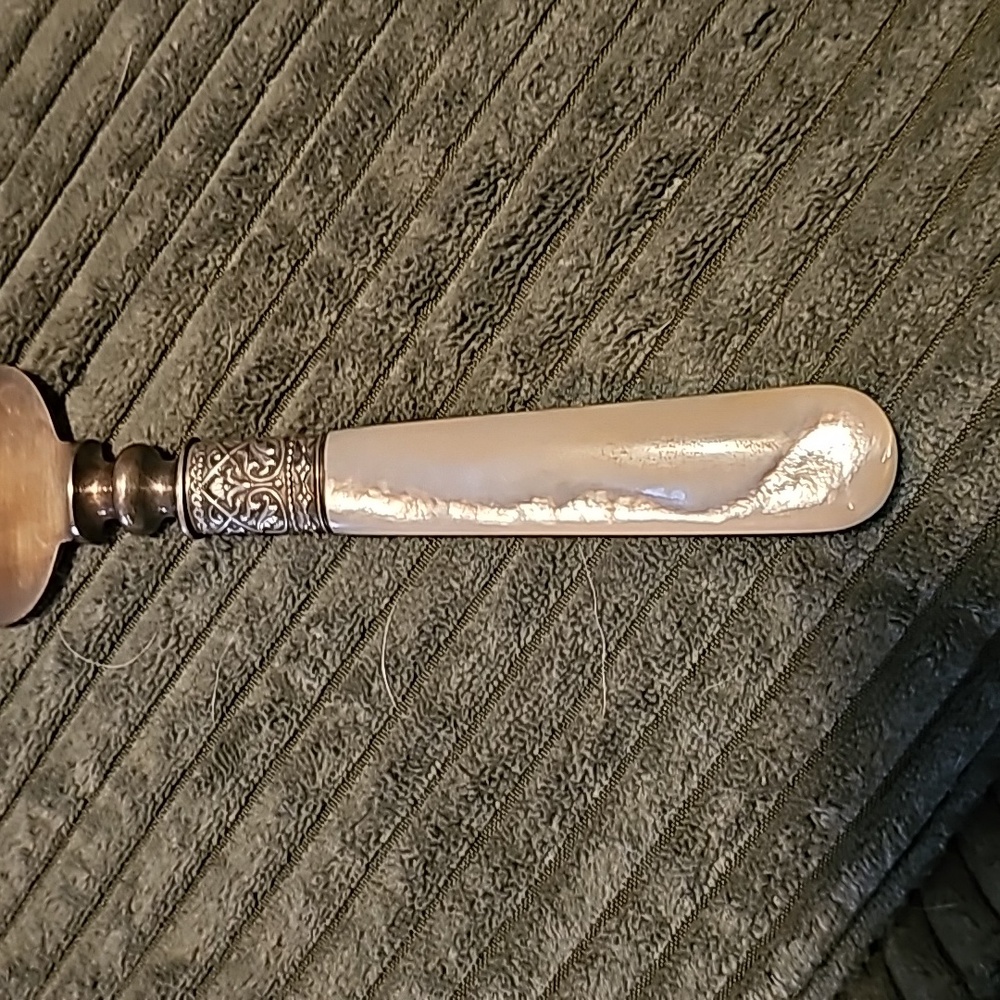 Mother of pearl handles cake server - Picture 2 of 5
